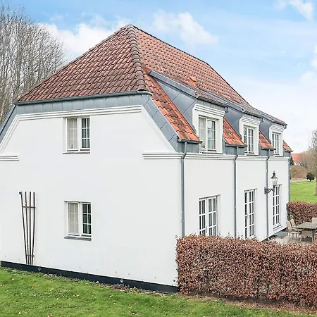 بيت للعطل Near Hvedholm Castle